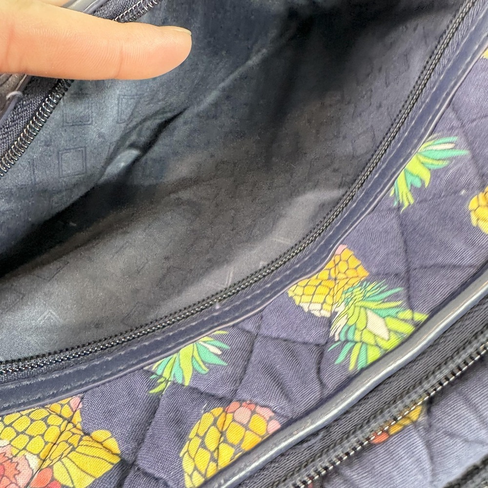 Vera Bradley Crossbody Bag Womens Navy Quilted Pineapple‎ Print Zip Pockets - Picture 11 of 11